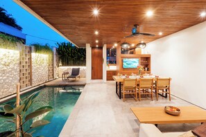 Exklusiv villa - 3 sovrum - privat pool | Vardagsrum | Platt-tv