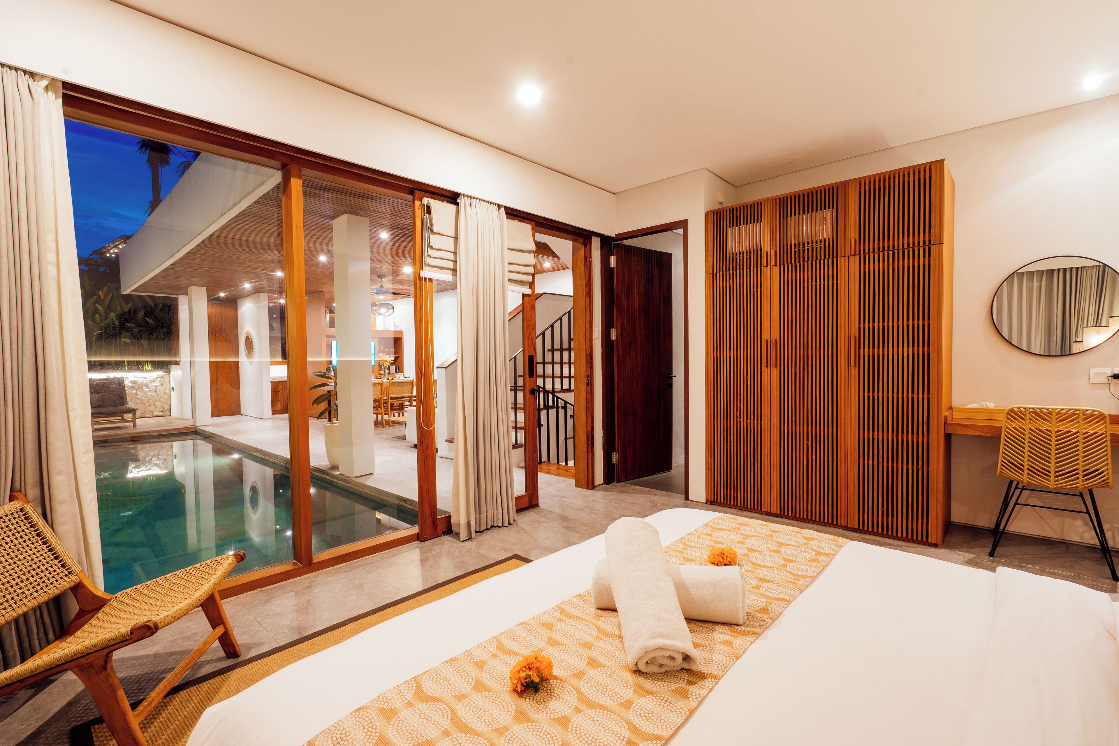Exclusieve villa, 3 slaapkamers, privézwembad | 3 slaapkamers, een kluis op de kamer, een bureau, een laptopwerkplek
