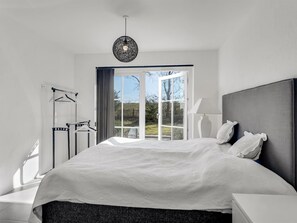 4 bedrooms, WiFi - "Judit" - 10m from the sea by Interhome (Væggerløse)