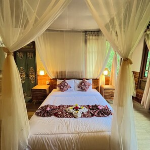 Two Bedroom Private Pool | Minibar, individually decorated, individually furnished, desk - Yoga Maya Villa (Tampaksiring)