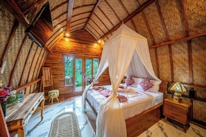 Minibar, individually decorated, individually furnished, desk - Yoga Maya Villa (Tampaksiring)