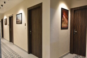 Lobby - Puri Inn (Varanasi)