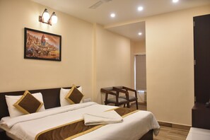 Deluxe Double Room | Desk, iron/ironing board, free WiFi - Puri Inn (Varanasi)