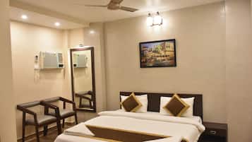 Deluxe Double Room | Desk, iron/ironing board, free WiFi