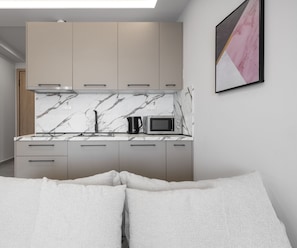Mini-fridge, microwave, stovetop - Pantheon Nilie Hospitality MGMT (Thessaloniki)