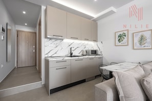 Mini-fridge, microwave, stovetop - Pantheon Nilie Hospitality MGMT (Thessaloniki)