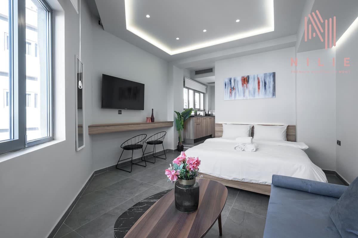 Studio | Espace de travail pour ordinateur portable, rideaux occultants
