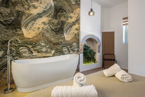 Hair dryer, towels - Agkyra Studio in port of Symi (Simi)