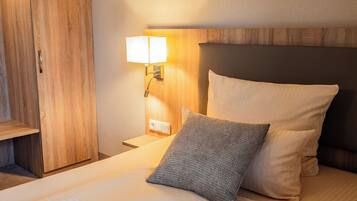 Doppelzimmer | Allergikerbettwaren, Zimmersafe, Schreibtisch