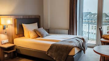 Single Room | Hypo-allergenic bedding, in-room safe, desk, laptop workspace