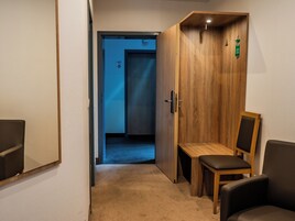 Hypo-allergenic bedding, in-room safe, desk, laptop workspace