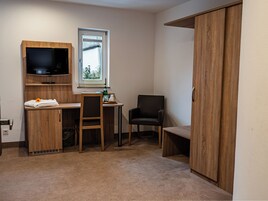 Double Room | Hypo-allergenic bedding, in-room safe, desk, laptop workspace