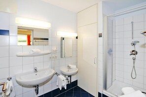 淋浴设施、吹风机