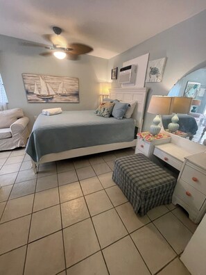 Standard Studio, 1 Queen Bed, Kitchen, Beachside | Individually decorated, individually furnished, free WiFi, bed sheets