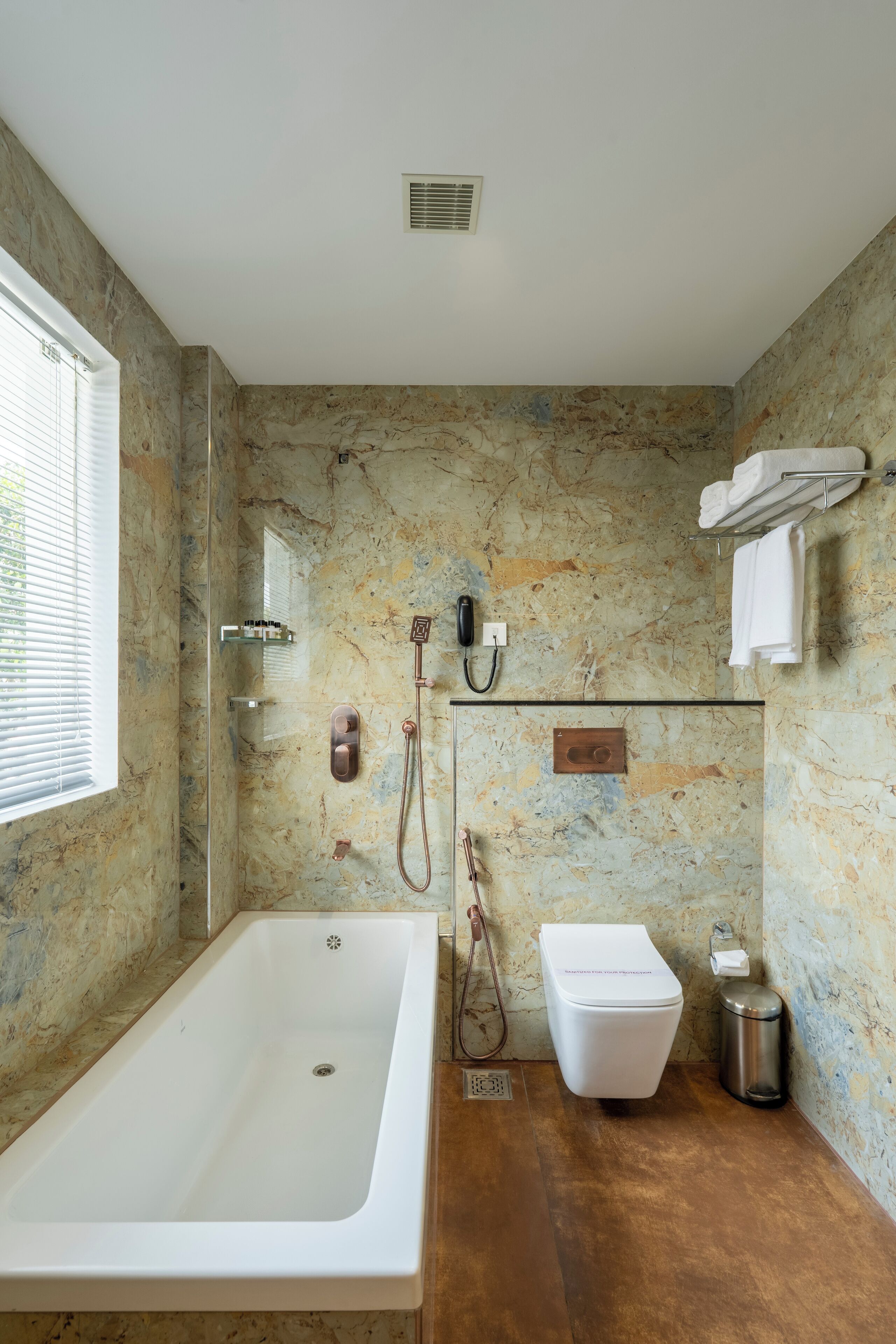 Luxury Suite, City View | Bathroom