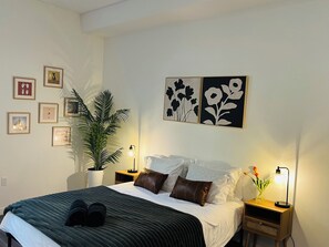 1 bedroom, in-room safe, iron/ironing board, free WiFi
