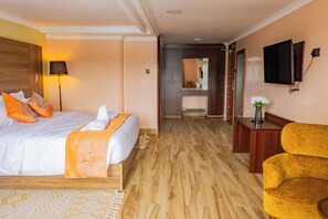 8 habitaciones, escritorio, wifi y ropa de cama 