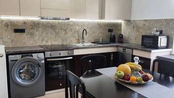 House, Accessible | 2 bedrooms, desk