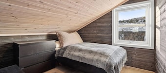 Modern mountain cabin skiing, views and hiking