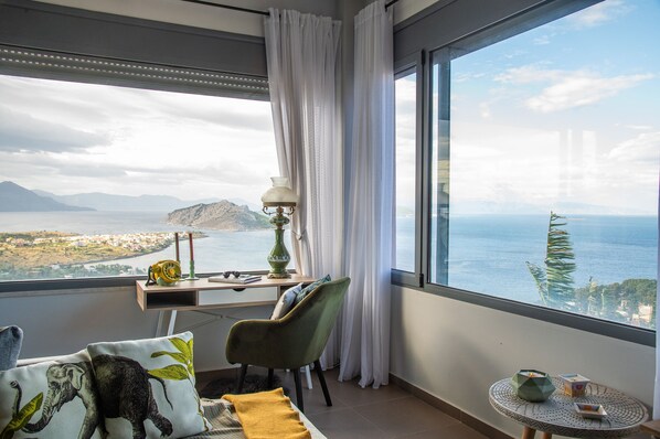 Villa | 2 bedrooms, desk, soundproofing