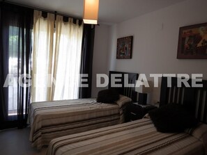 2 Schlafzimmer, Bügeleisen/Bügelbrett