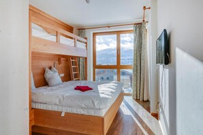 1 bedroom, travel cot, free WiFi