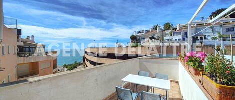 屋外ダイニングエリア