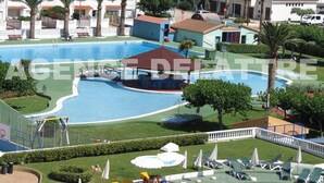 Pool - Apartment waterfront in residence with comerces . One bedroom , swimming pool, lift. Private parking. (Peníscola/Peñíscola)
