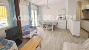 TV - 1 bedroom flat at the foot of the beach , refurbished , with air conditioning (Peníscola/Peñíscola)