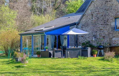 5 bedroom awesome home in Villedieu-les-Poêles