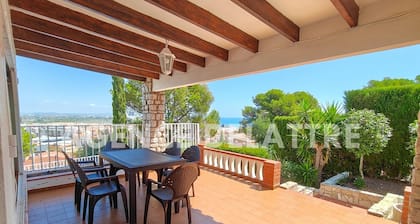 Villa vistas al mar cerca del centro , 3 dormitorios, piscina, barbacoa WIFI
