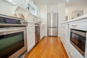 Microwave, oven, stovetop, dishwasher - Charming 3-Bedroom Home in the Heart of Oak Bluffs (Oak Bluffs)