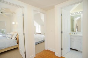 3 bedrooms, desk, iron/ironing board, WiFi