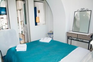 Laptop workspace, blackout curtains, iron/ironing board, free WiFi - EL GRECO STUDIO PATMOS (Patmos)