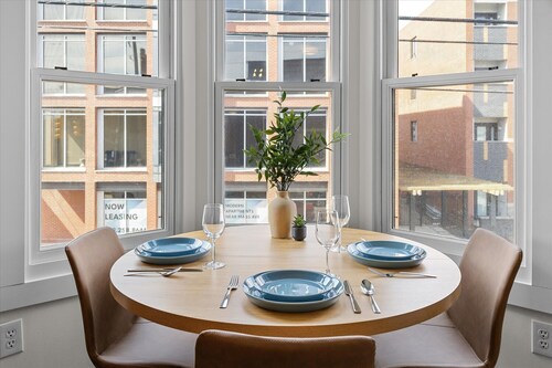 Steps Away From Mass Ave in Heart of Indy with Balcony