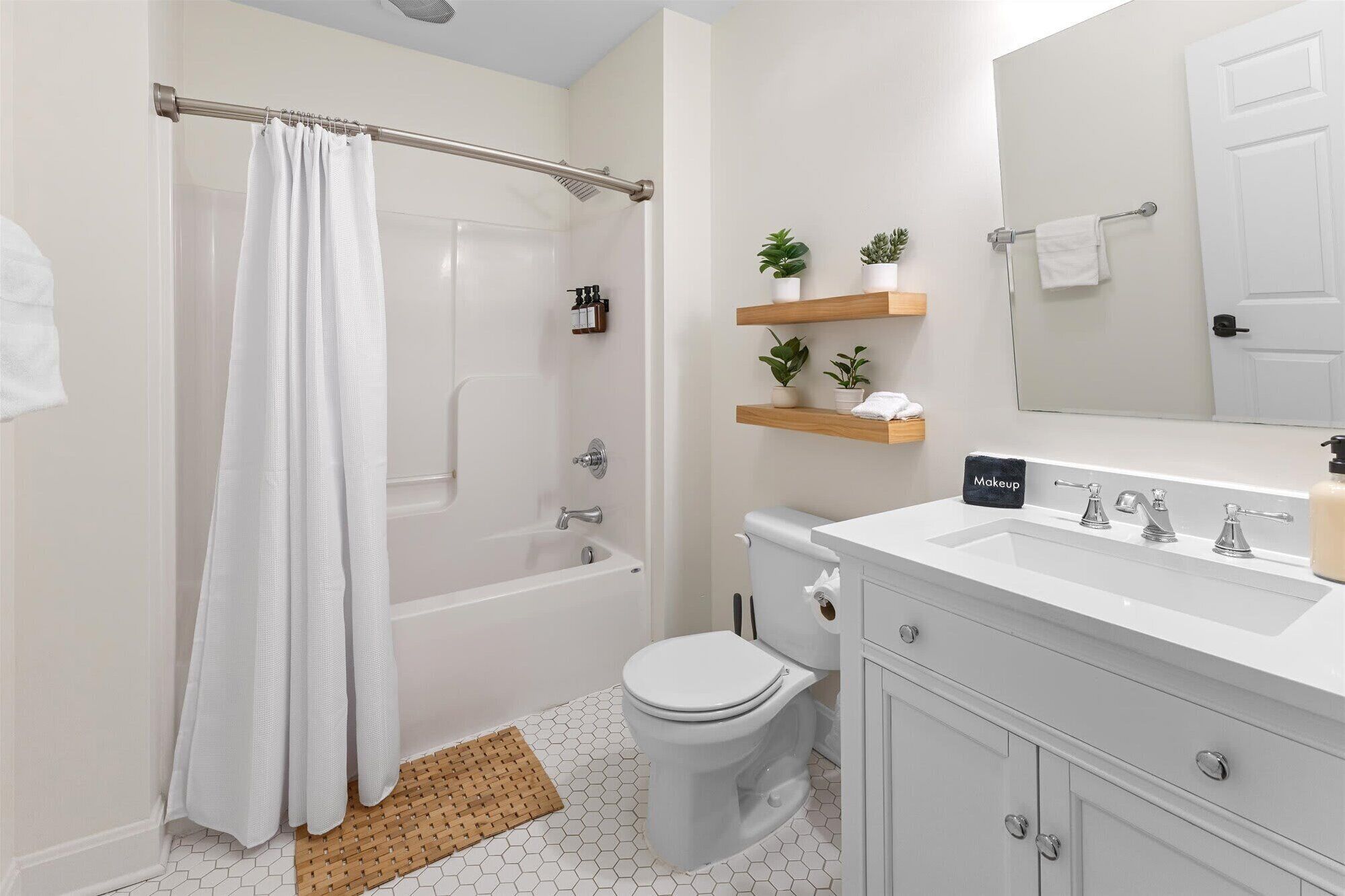 Shower, hair dryer, towels, shampoo