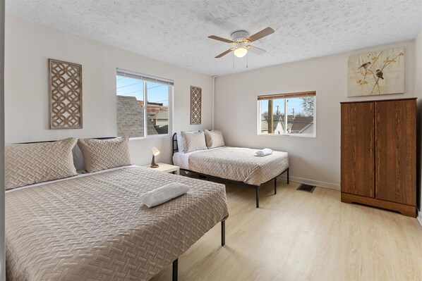 3 bedrooms, iron/ironing board, WiFi, bed sheets