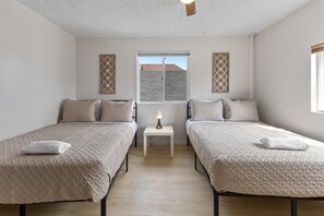 3 chambres, fer et planche à repasser, Wi-Fi, draps fournis