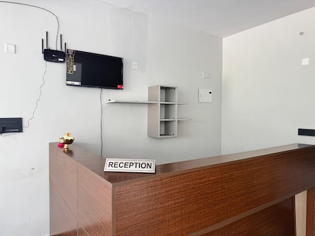 Rezeption. HOTEL MADHAVA RESIDENCY