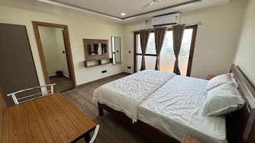 Quarto casal superior, sacada, vista para a cidade | Wi-Fi de cortesia