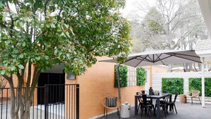 Outdoor dining - Altitude One - Bright (Alpine)