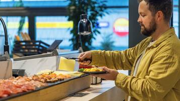 Frokostbuffé hver dag (EUR 20.00 per person)