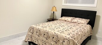 Your White Rock Beach Getaway: 2BR Suite, Modern Living, and Ocean Proximity!