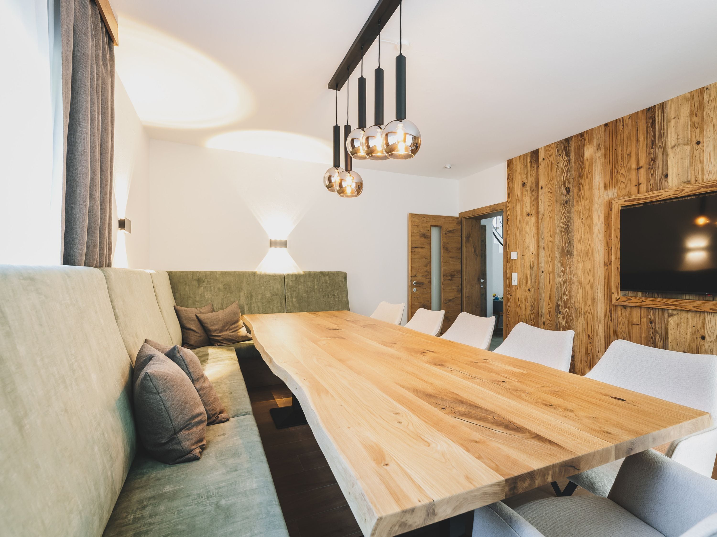 5 bedrooms