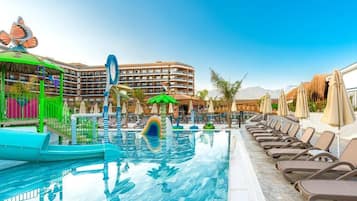 Kolam renang indoor dan kolam renang outdoor musiman