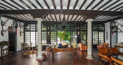 Casa Serenna, Majestuosa Casa del Siglo XVII: Lujo Moderno, Jardín Encantador y Piscina Privada. Ma