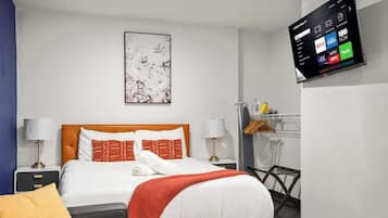 1 slaapkamer, een bureau, een strijkplank/strijkijzer, wifi