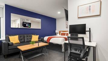 1 slaapkamer, een bureau, een strijkplank/strijkijzer, wifi