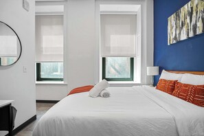 1 dormitorio, tabla de planchar con plancha, wifi y ropa de cama