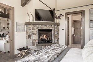 4 bedrooms, iron/ironing board, free WiFi, bed sheets - Holiday Availability! Luxury Townhome with Hot Tub! Game Room! Firepit! (Big Sky)